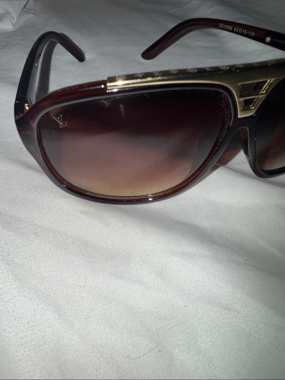 Men/Women’s Brown Gradient Aviator Sunglasses with Gold Accent